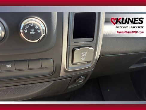 Used 2022 RAM 1500 Classic SLT AWD/4WD image 32