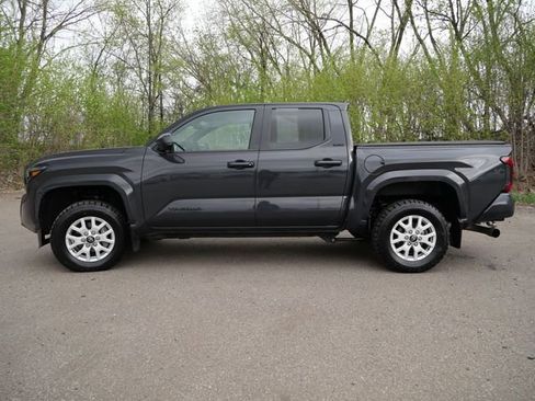 Used 2024 Toyota Tacoma SR5 AWD/4WD image 4