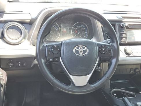 Used 2018 Toyota RAV4 XLE AWD/4WD image 11