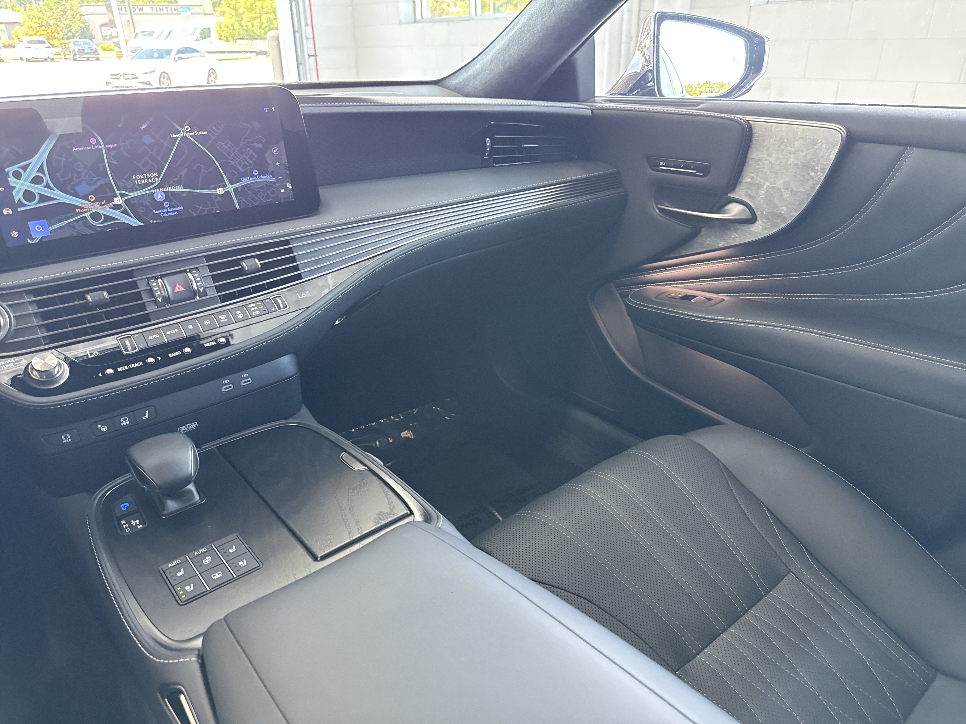 Used 2023 Lexus LS 500h AWD w/ Luxury Package image 41