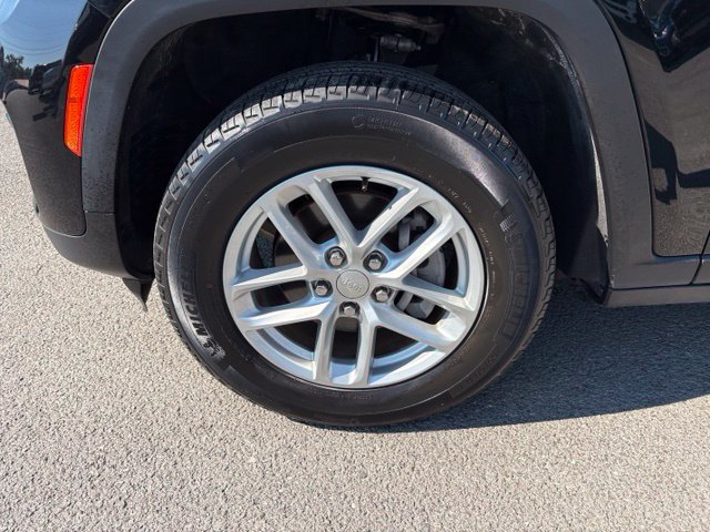 Used 2023 Jeep Grand Cherokee Laredo X AWD/4WD image 13