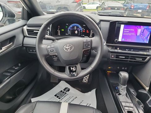 Used 2025 Toyota Camry SE FWD image 21