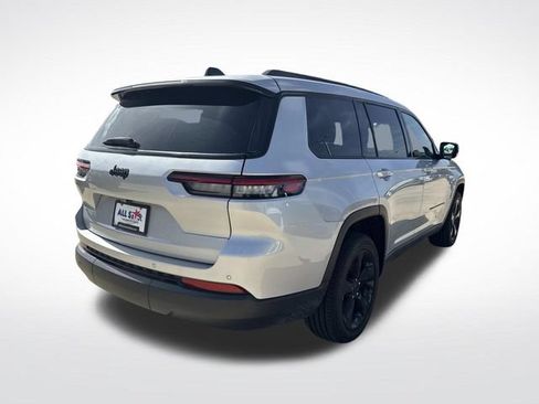 Used 2023 Jeep Grand Cherokee L Laredo RWD image 10