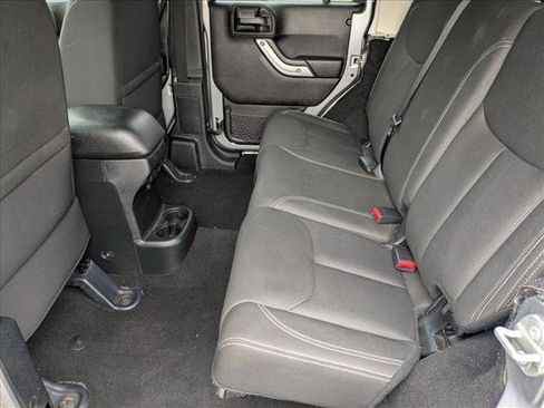Used 2016 Jeep Wrangler Unlimited Sahara image 16