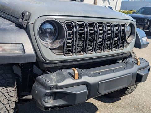 Used 2018 Jeep Wrangler Unlimited Sport S image 2