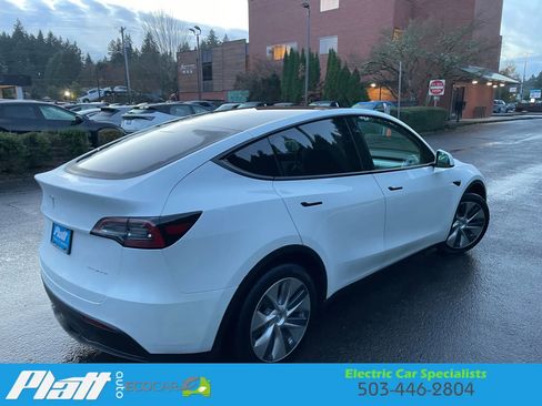 Used 2021 Tesla Model Y Long Range image 10