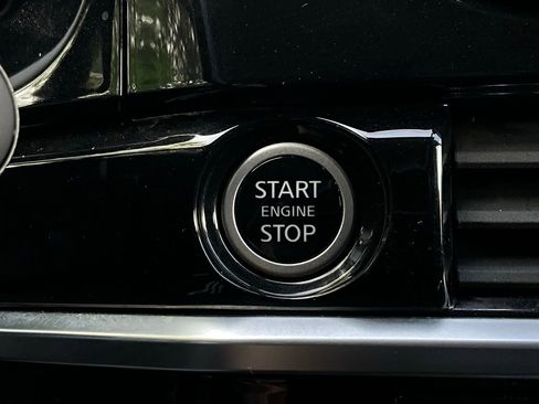 Used 2024 Nissan Pathfinder SV image 31