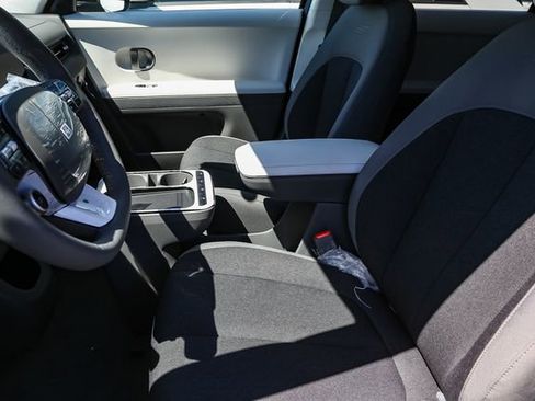 New 2025 Hyundai Ioniq 5 SE image 17