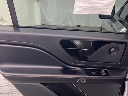 Used 2023 Lincoln Aviator Reserve w/ Equipment Group 201A image 15