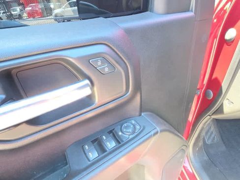 Used 2020 Chevrolet Silverado 1500 Custom w/ Custom Value Package AWD/4WD image 4