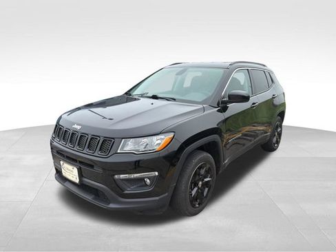 Used 2019 Jeep Compass Latitude w/ Cold Weather Group AWD/4WD image 4