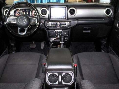 Used 2019 Jeep Wrangler Unlimited Sahara image 10