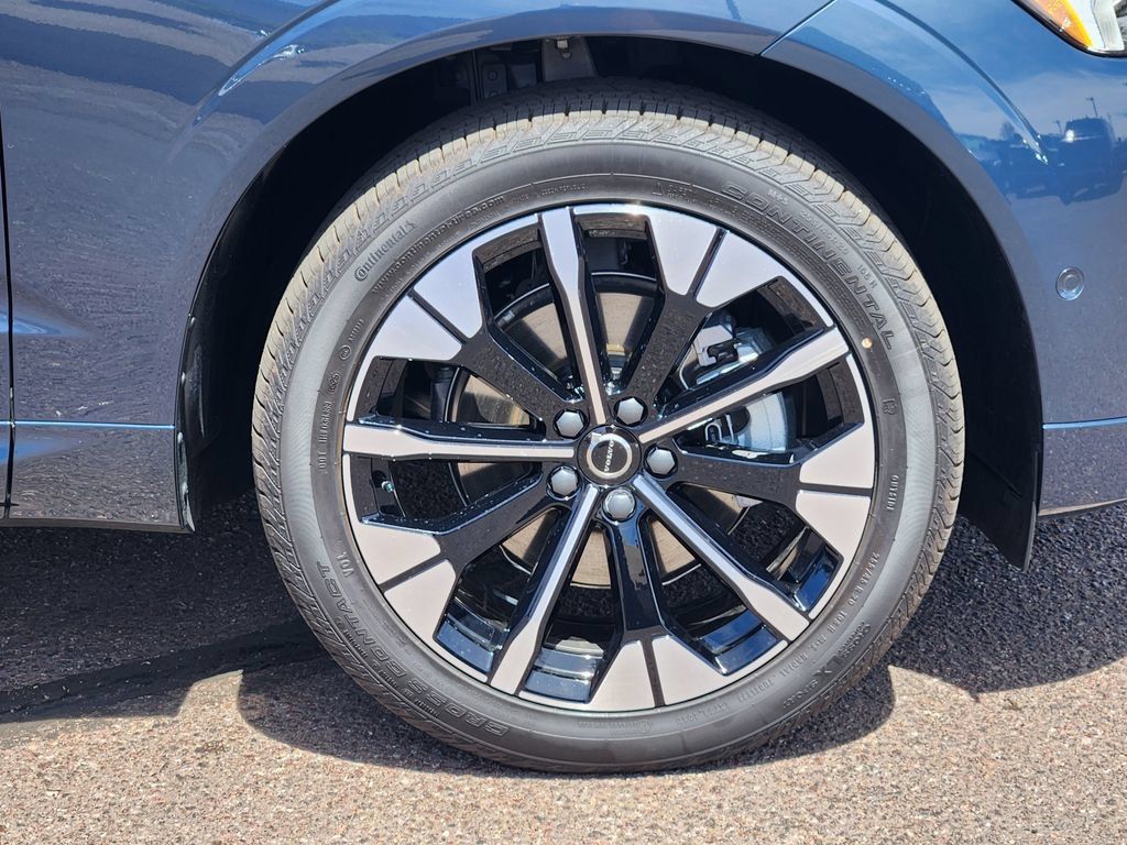 New 2026 Volvo XC60 B5 Plus w/ Protection Package Premier AWD/4WD image 30