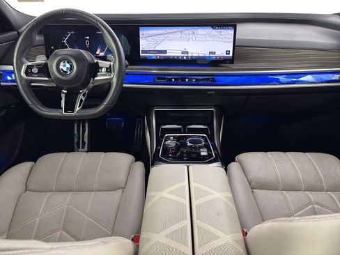 Used 2023 BMW 760i xDrive AWD/4WD image 17