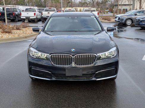Used 2019 BMW 740i image 8