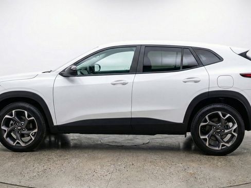 Used 2025 Chevrolet Trax LT w/ LT Convenience Package FWD image 5
