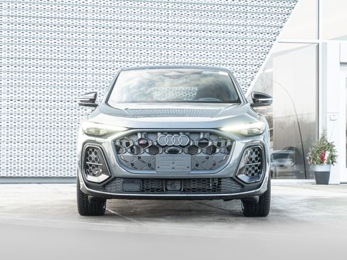 New 2025 Audi SQ5 Prestige image 41