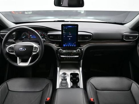 Used 2024 Ford Explorer Limited w/ Limited Technology Package AWD/4WD image 12