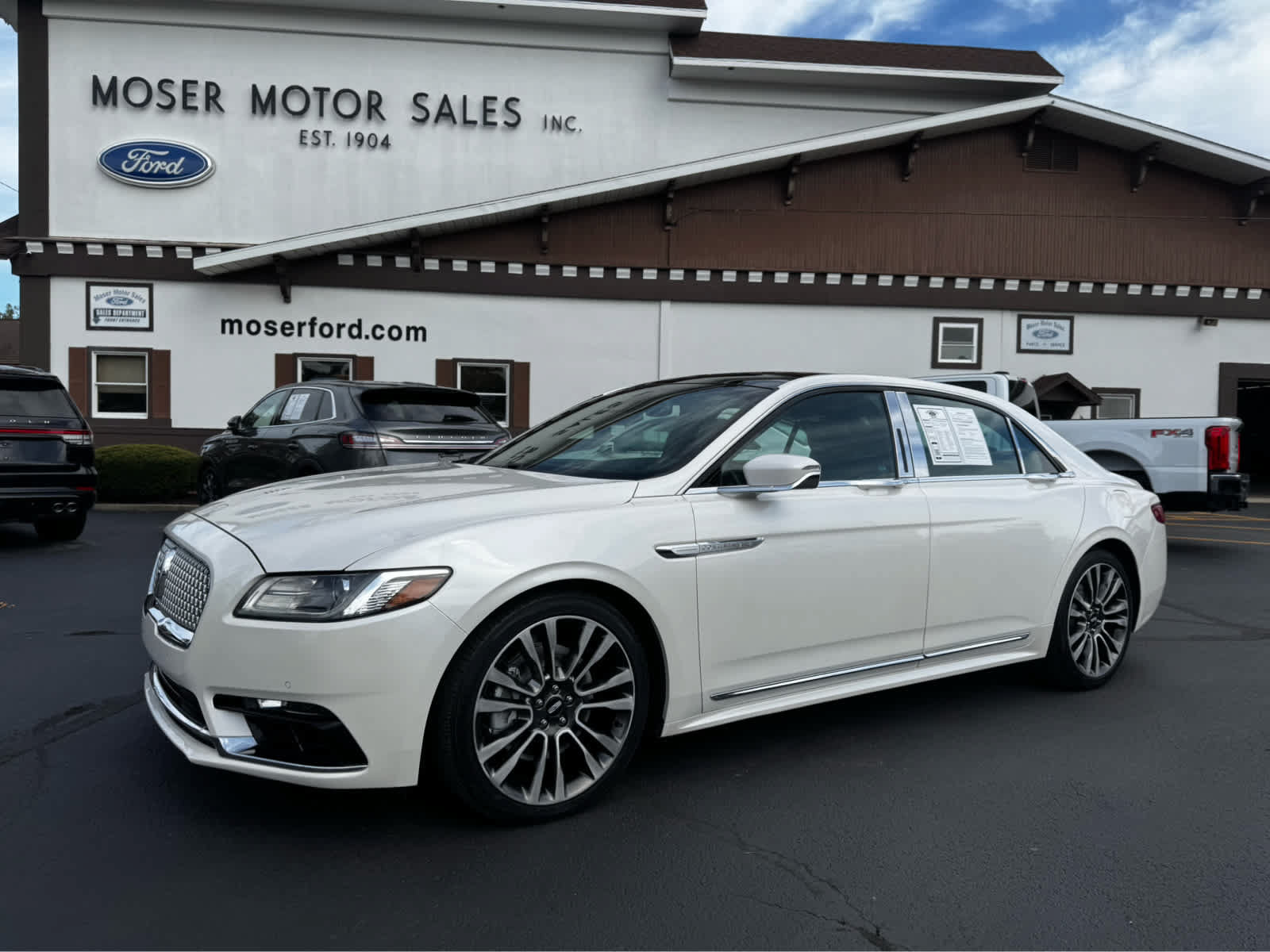 Used 2017 Lincoln Continental Select w/ Climate Package AWD/4WD image 1