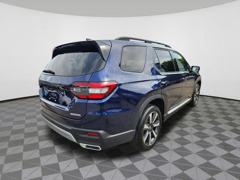Used 2025 Honda Pilot Touring image 4