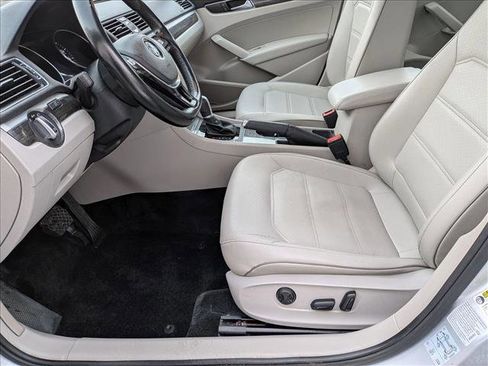 Used 2017 Volkswagen Passat 1.8T SE image 15
