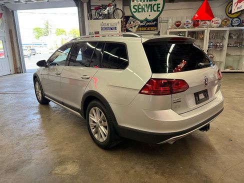 Used 2017 Volkswagen Golf Alltrack SEL image 3