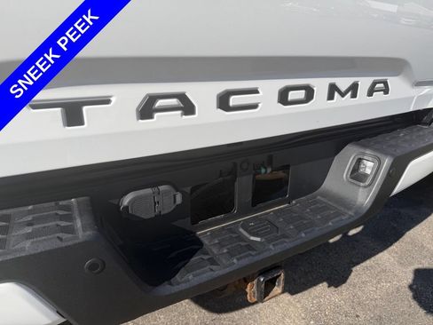 Used 2018 Toyota Tacoma TRD Sport w/ Technology Package AWD/4WD image 22