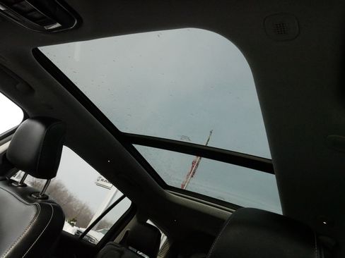 Used 2023 Jeep Grand Cherokee L Limited w/ Black Appearance Package image 33