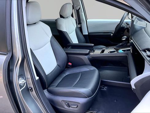 Used 2026 Toyota Sienna XSE AWD/4WD image 9