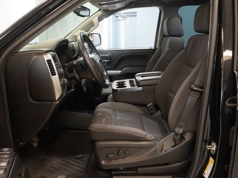 Used 2018 Chevrolet Silverado 1500 LT w/ LPO, Black Pack AWD/4WD image 4