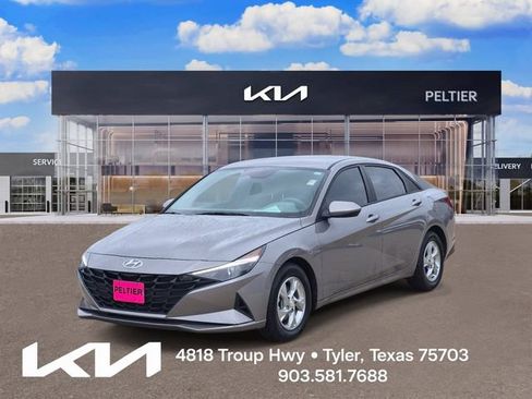 Used 2022 Hyundai Elantra SE FWD image 3