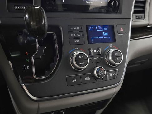Used 2017 Toyota Sienna XLE w/ XLE Navigation Package FWD image 24