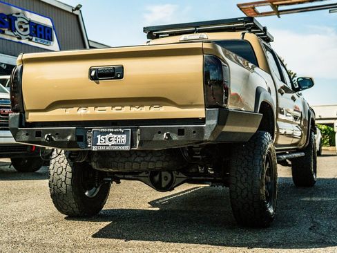 Used 2019 Toyota Tacoma TRD Off-Road AWD/4WD image 6