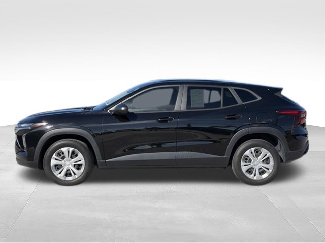 Used 2024 Chevrolet Trax LS w/ Driver Confidence Package FWD image 2