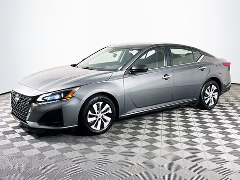 Used 2024 Nissan Altima 2.5 S image 4