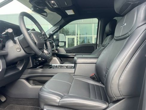 Used 2026 Ford F250 Platinum w/ FX4 Off-Road Package image 4