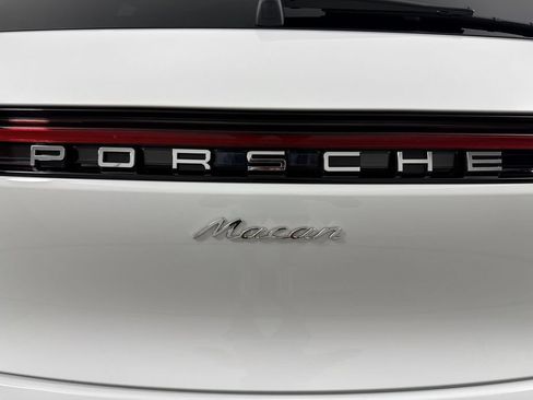 Certified 2025 Porsche Macan AWD/4WD image 19