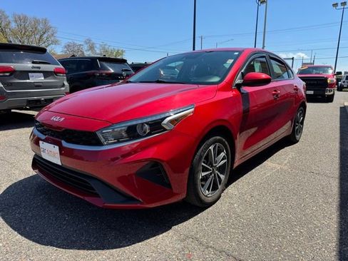 Used 2023 Kia Forte LXS FWD image 3