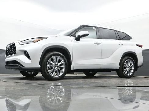 Used 2026 Toyota Highlander Limited image 28