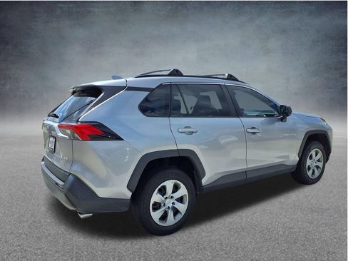 Used 2021 Toyota RAV4 LE w/ Carpet Mat Package (TMS) FWD image 7