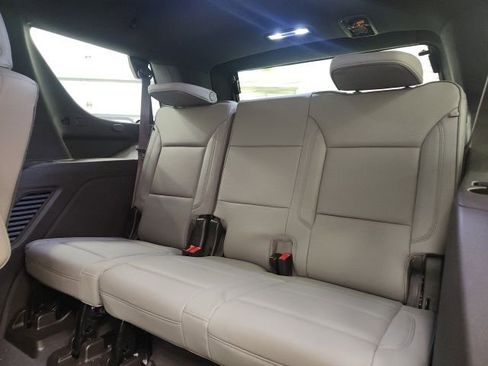 Used 2023 GMC Yukon SLT w/ SLT Premium Package image 10