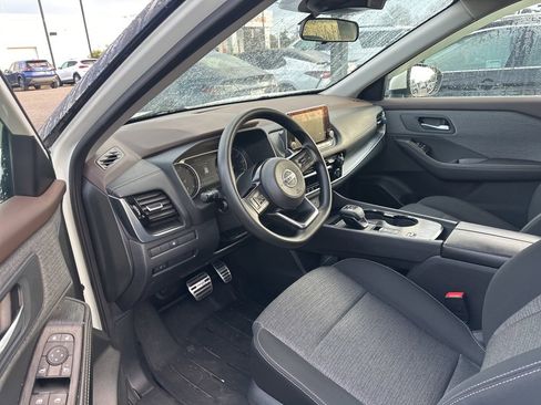 Used 2021 Nissan Rogue SV image 9