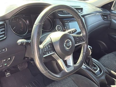 Used 2018 Nissan Rogue SV FWD image 22