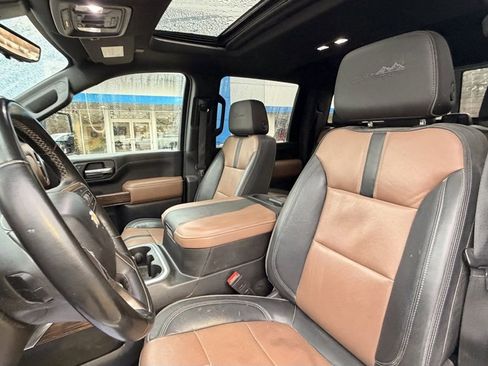 Used 2023 Chevrolet Silverado 2500 High Country w/ Technology Package image 8