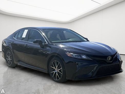 Used 2023 Toyota Camry SE FWD image 6