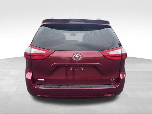 Used 2019 Toyota Sienna LE w/ LE Preferred Package FWD image 5
