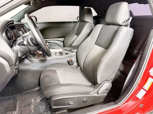 Used 2015 Dodge Challenger SXT w/ Driver Convenience Group RWD image 29