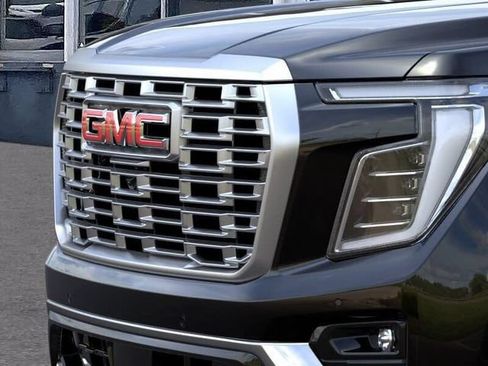 New 2026 GMC Yukon Denali w/ Denali Reserve Package AWD/4WD image 13