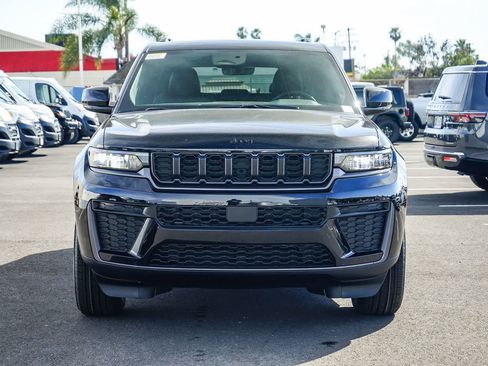 New 2026 Jeep Grand Cherokee Altitude image 2