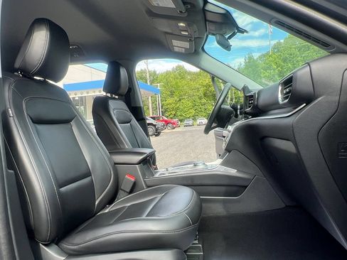 Used 2023 Ford Explorer XLT w/ Equipment Group 202A AWD/4WD image 26